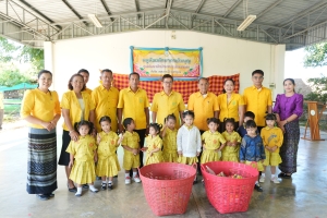 กิจกรรมหนูน้อยตักบาตรเติมบุญ ณ ศูนย์พัฒนาเด็กเล็กเทศบาลฯ